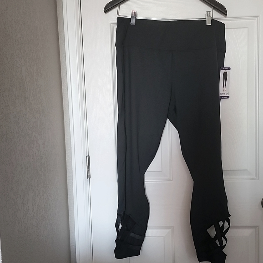 NWT ACTIVE LIFE YOGA WORKOUT LATTICE DETAIL Color Gray STYLIST CAPRI PANT $79